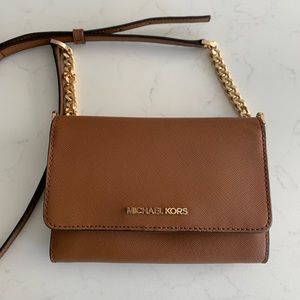 Michael Kors Jet Set Travel Multifunction Phone Crossbody Bag (WOC)